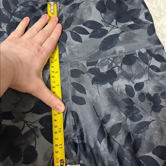 Old Navy Like New Active Powersoft Extra High-Rise Leggings Cropped Size M - Picture 6 of 12